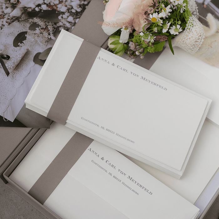 Personalisierbare Briefpapier Kassette | Edles Papier in Creme | 60 Stück | taupe